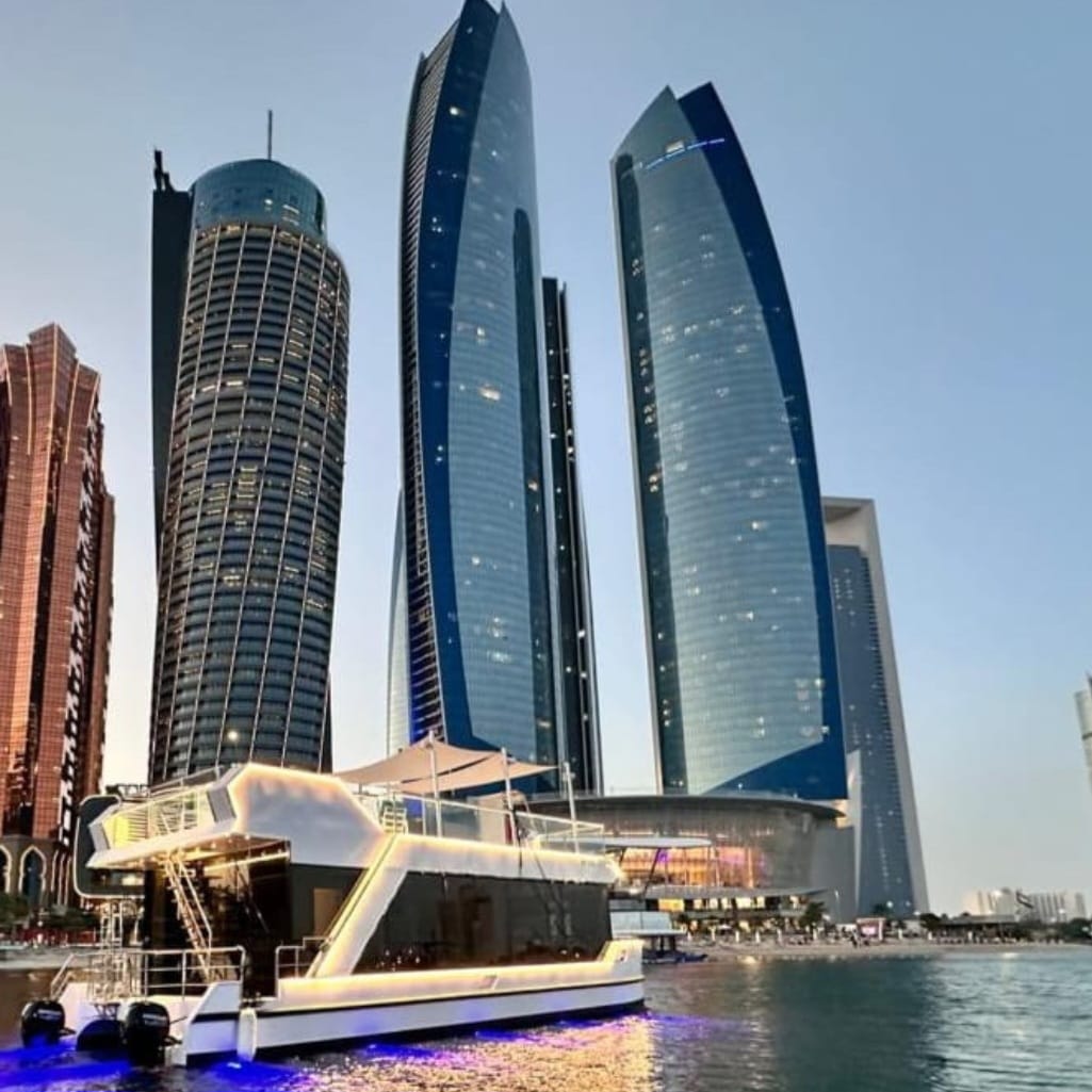 AL KUOS 33 Houseboat